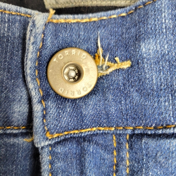 Torrid Distressed Bomshell Skinny Jeans - Picture 6 of 10